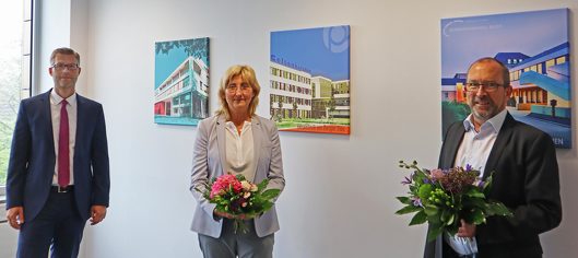 Klinikchef Dr. André Schumann (l.) begrüßte die neue Pflegedirektorin Martina Koch und verabschiedete ihren Vorgänger Joachim Weigand, dem er für sein langjähriges und erfolgreiches Wirken dankte.